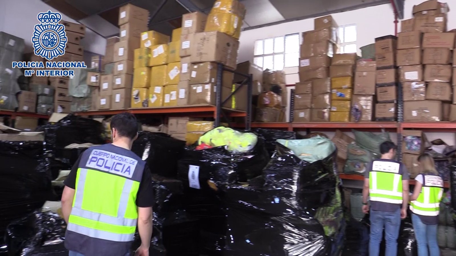 Dos detenidos en Cobo Calleja en una de las incautaciones de productos falsos más importantes hasta la fecha