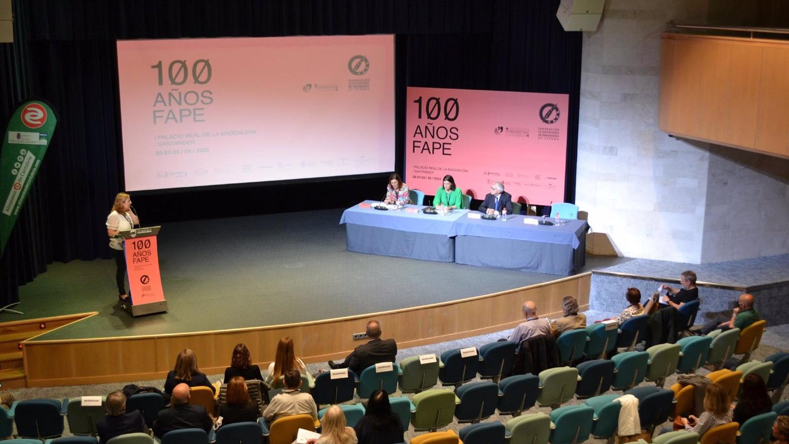 La FAPE pide a la Comunidad que permita a los periodistas ejercer como profesores de Lengua en los centros públicos La FAPE pide a la Comunidad que permita a los periodistas ejercer como profesores de Lengua en los centros públicos