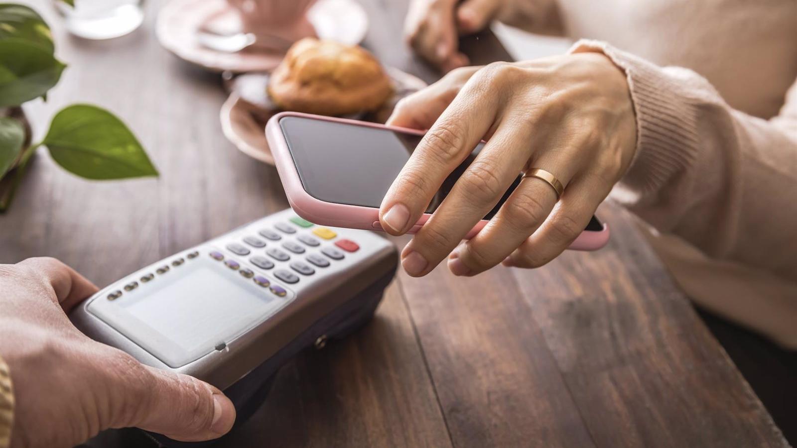 El 91% de los jóvenes elige el móvil como medio de pago favorito