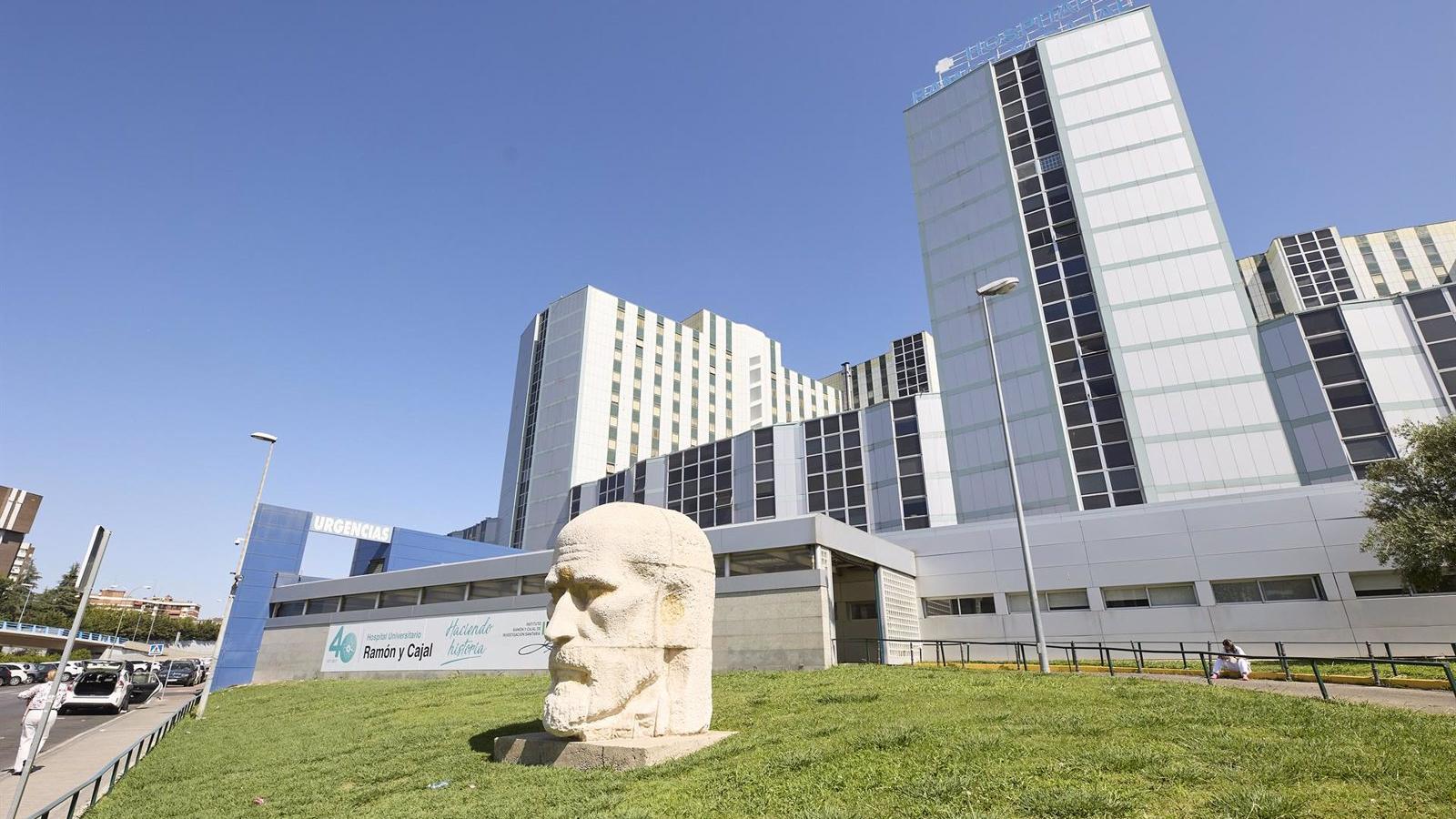El Ramón y Cajal reúne a medio centenar de personas en la Escuela de pacientes con cáncer de pulmón El Ramón y Cajal reúne a medio centenar de personas en la Escuela de pacientes con cáncer de pulmón
