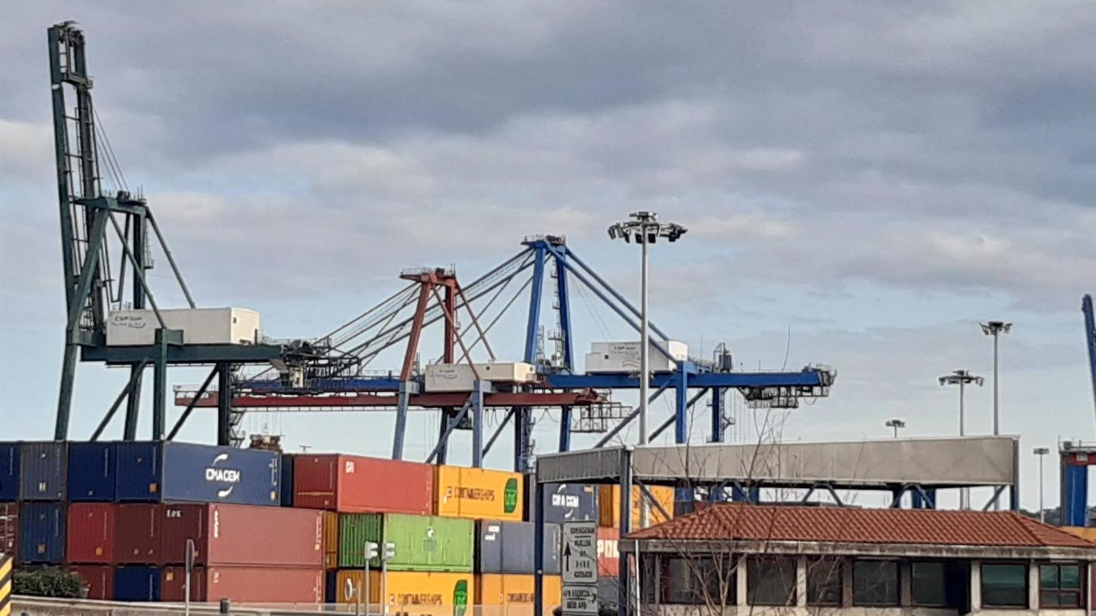 Las exportaciones españolas a Argelia caen más del 90% en 2023 y aumentan hacia Marruecos en casi un 20%