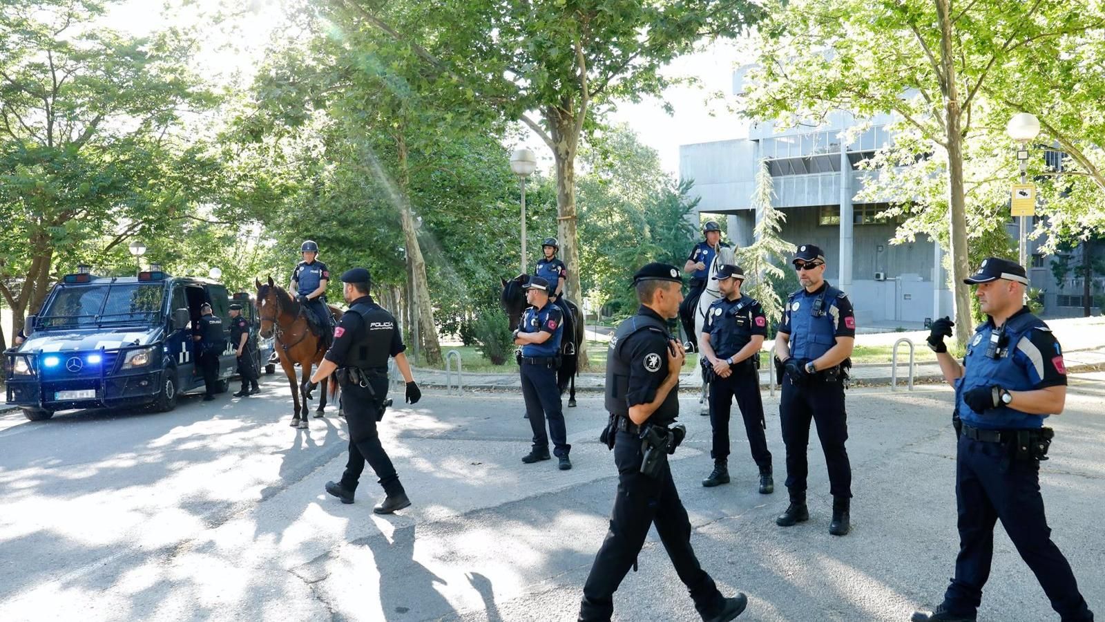 La Policía Municipal, "muy atenta" ante la posible celebración de botellones por el fin de la EvAU en Madrid La Policía Municipal, "muy atenta" ante la posible celebración de botellones por el fin de la EvAU en Madrid