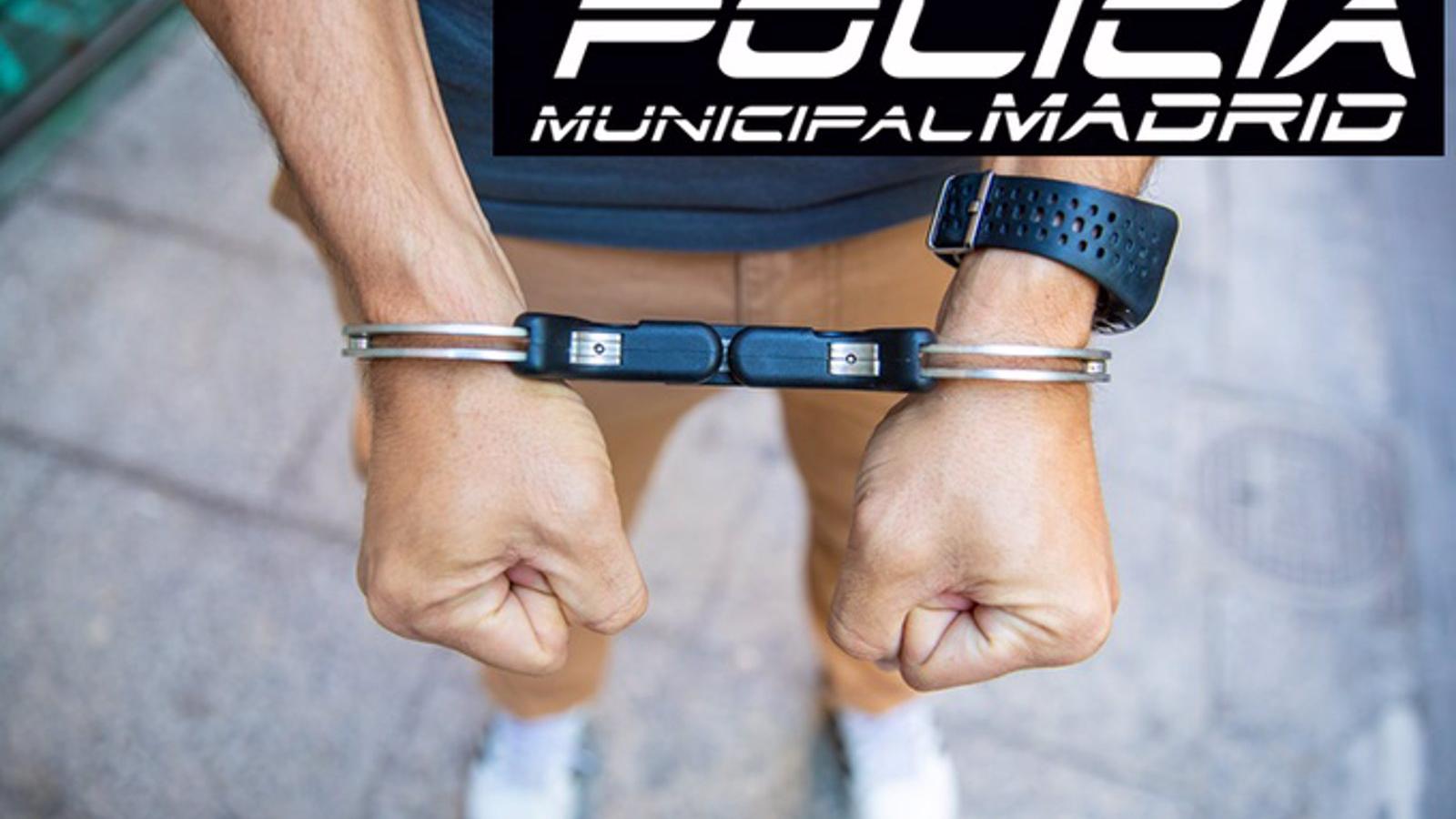  Detenido tras una persecución un hombre que robó con violencia una moto y circuló sin control por Arganzuela