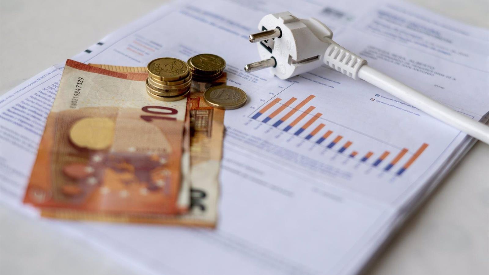 El precio de la luz cae este miércoles un 5,7%, hasta los 84,53 euros/MWh