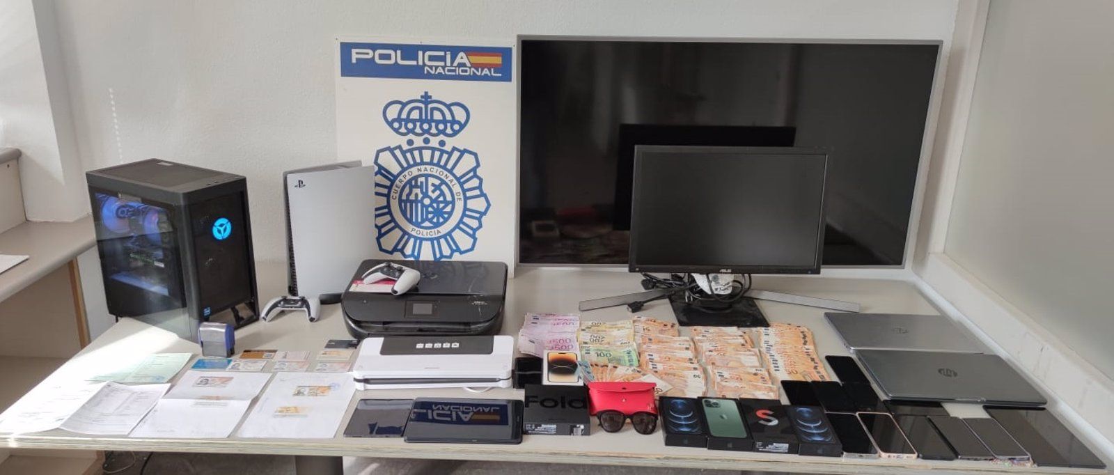  Cae una organización criminal dedicada a la compra de vehículos de alta gama con documentos falsificados