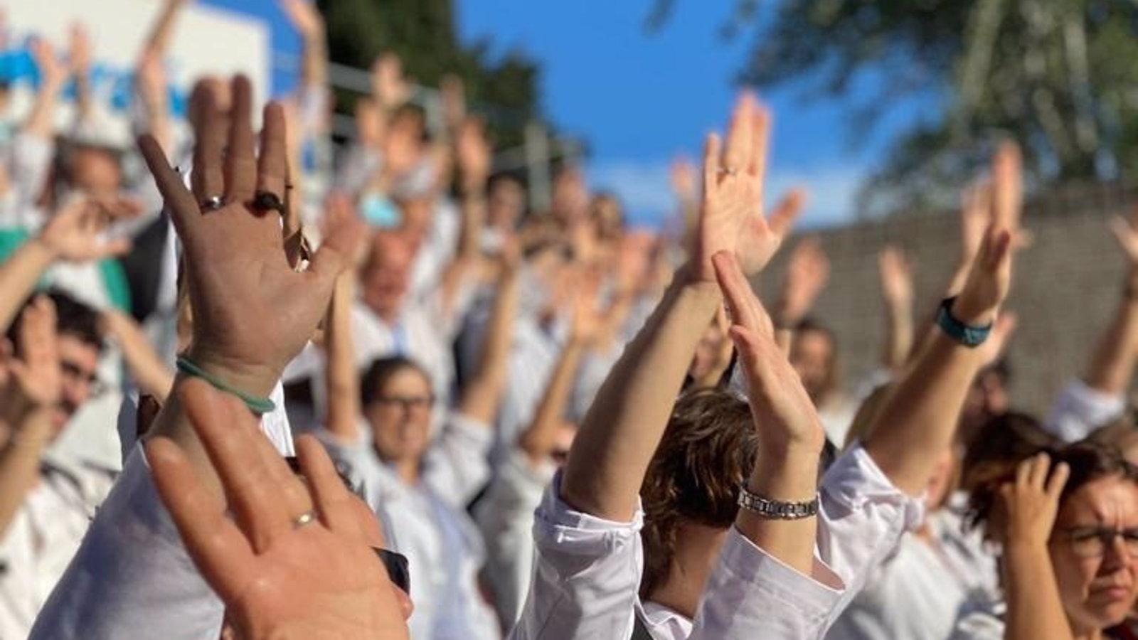 Díaz Ayuso garantiza un 86% de fijeza en el personal sanitario al finalizar 2024