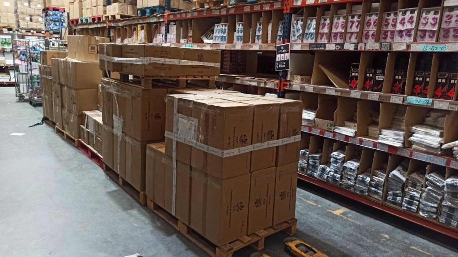 La Guardia Civil interviene cerca de 120.000 productos pirotécnicos en un almacén de Fuenlabrada