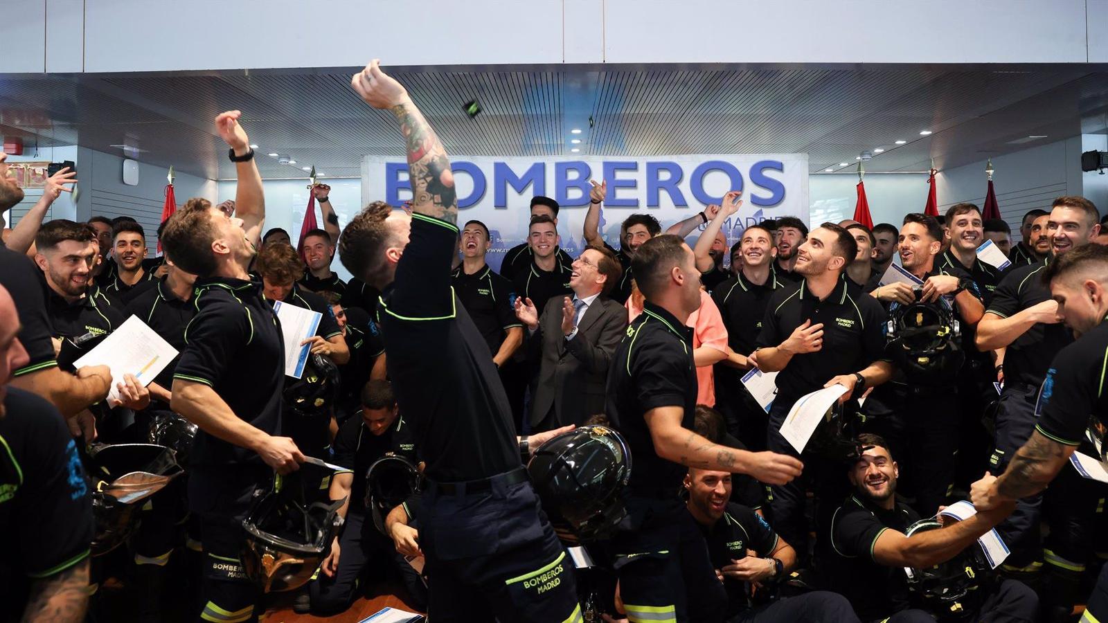 La capital cuenta con su primera bombera especialista en una promoción de 85 diplomados entre 2.650 aspirantes