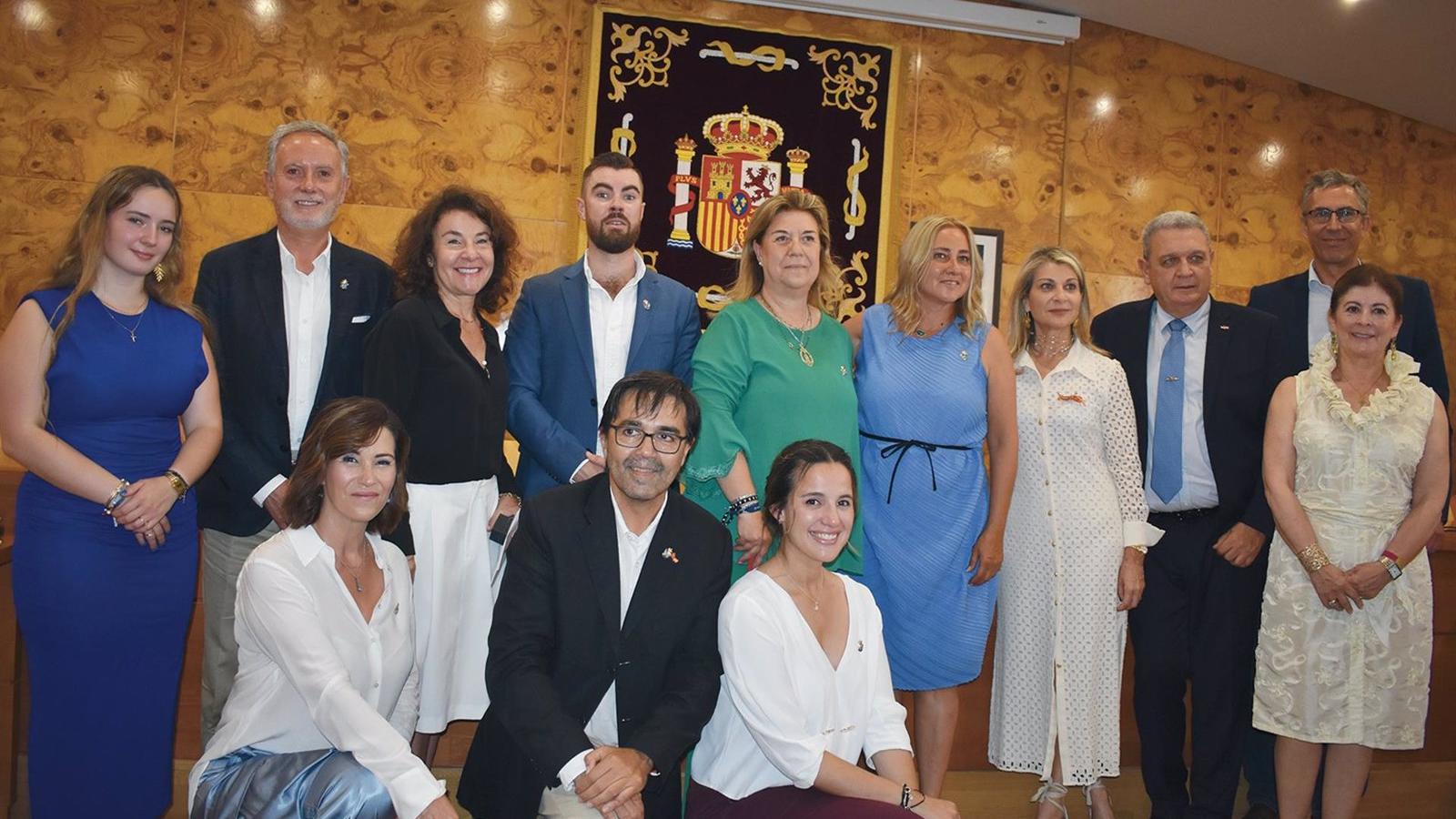 Almudena Negro (PP) presenta su Gobierno en Torrelodones con 12 concejalías y cuatro tenientes de alcaldesa