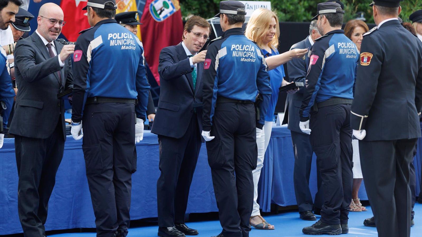 La Policía Municipal de Madrid entrega más de un centenar de distinciones en el Día de su Patrón