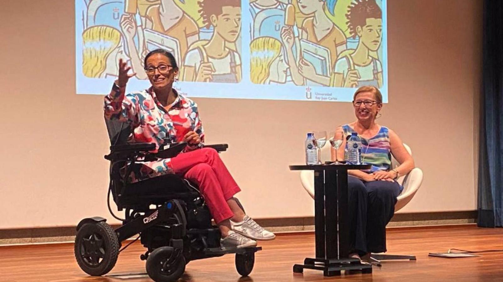 La nadadora paralímpica Teresa Perales inaugura los cursos de verano de la URJC