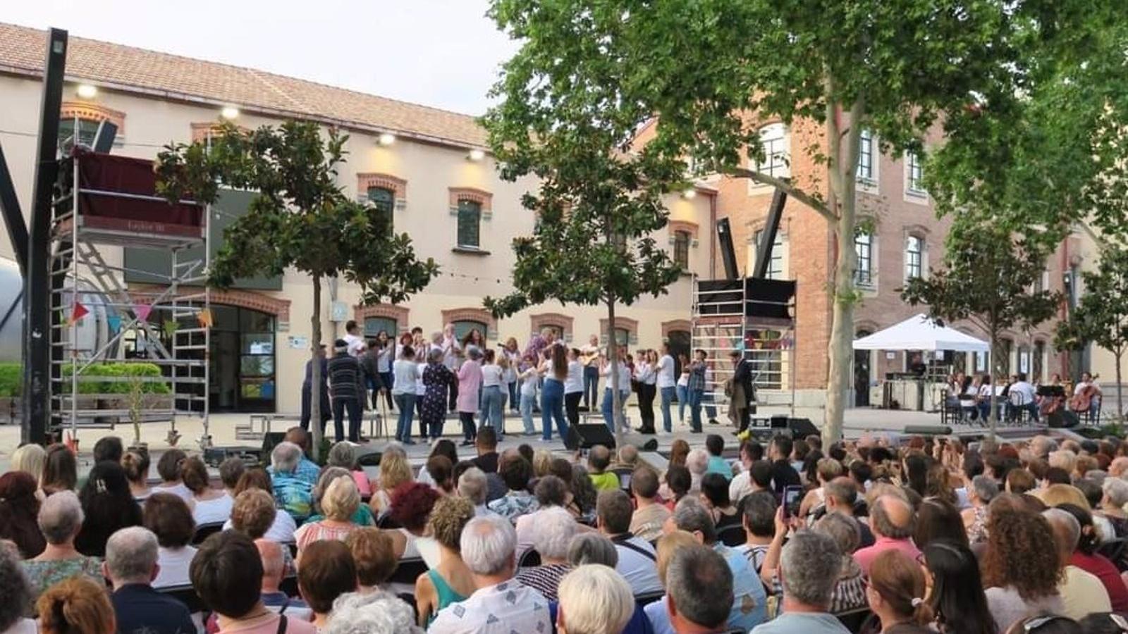 Vox exige al Ayuntamiento que retire las &quot;insinuaciones sexuales&quot; de la obra 'La Villana de Getafe' y la bandera arcoiris de la fachada
