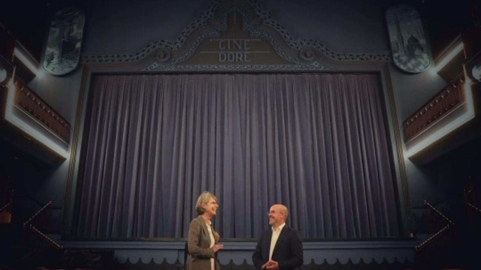 El delegado del Gobierno visita el Cine Doré para conocer el patrimonio cinematográfico español y la Filmoteca
