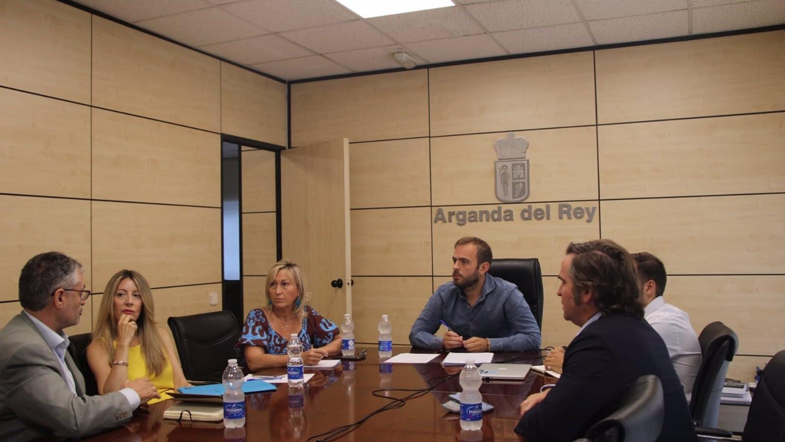 Arganda acuerda con FCC no desplegar contenedores aéreos en el centro y renovar las islas soterradas