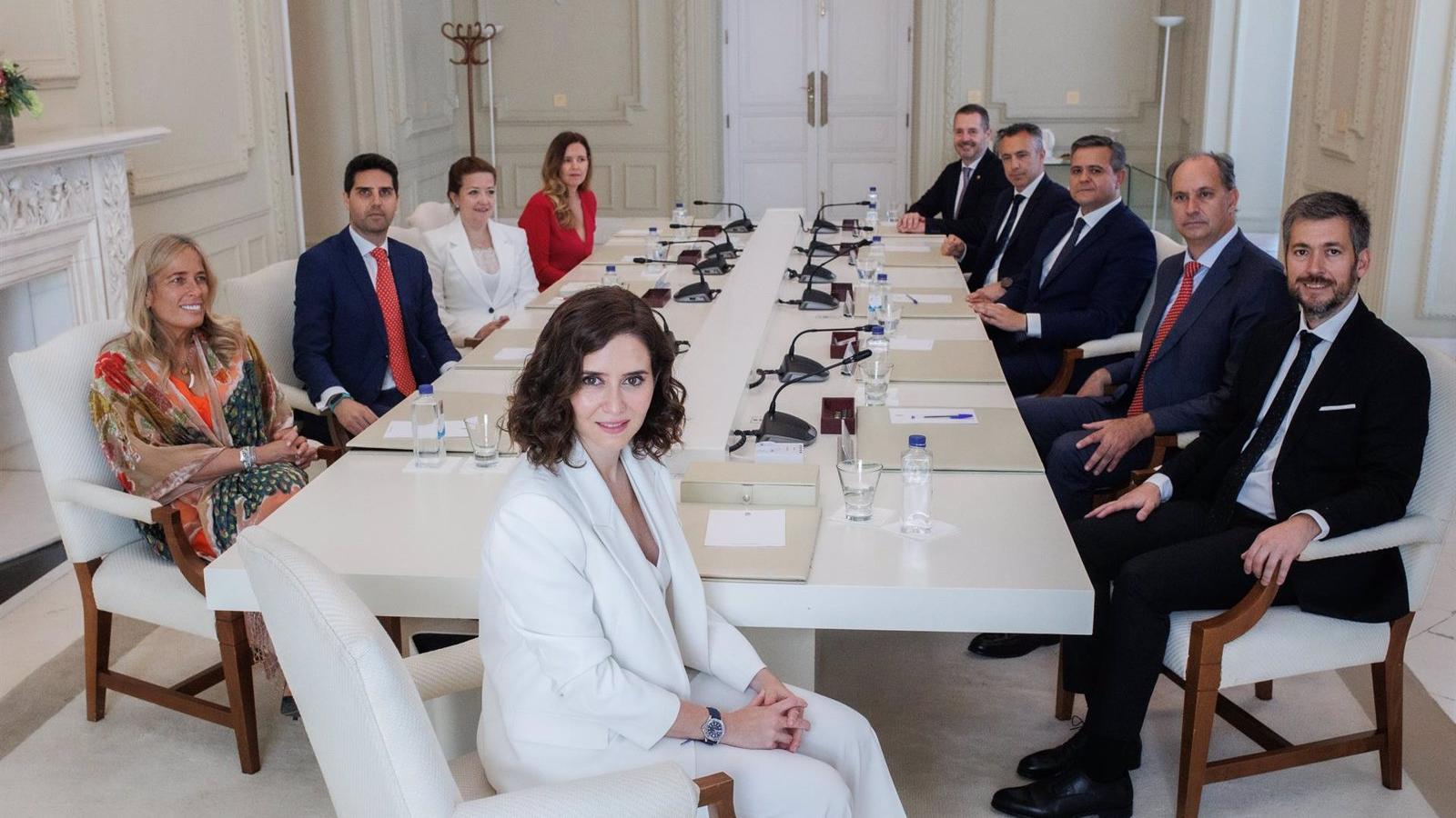 El Gobierno regional reduce sus viceconsejerías, elimina dos direcciones generales y extingue una empresa