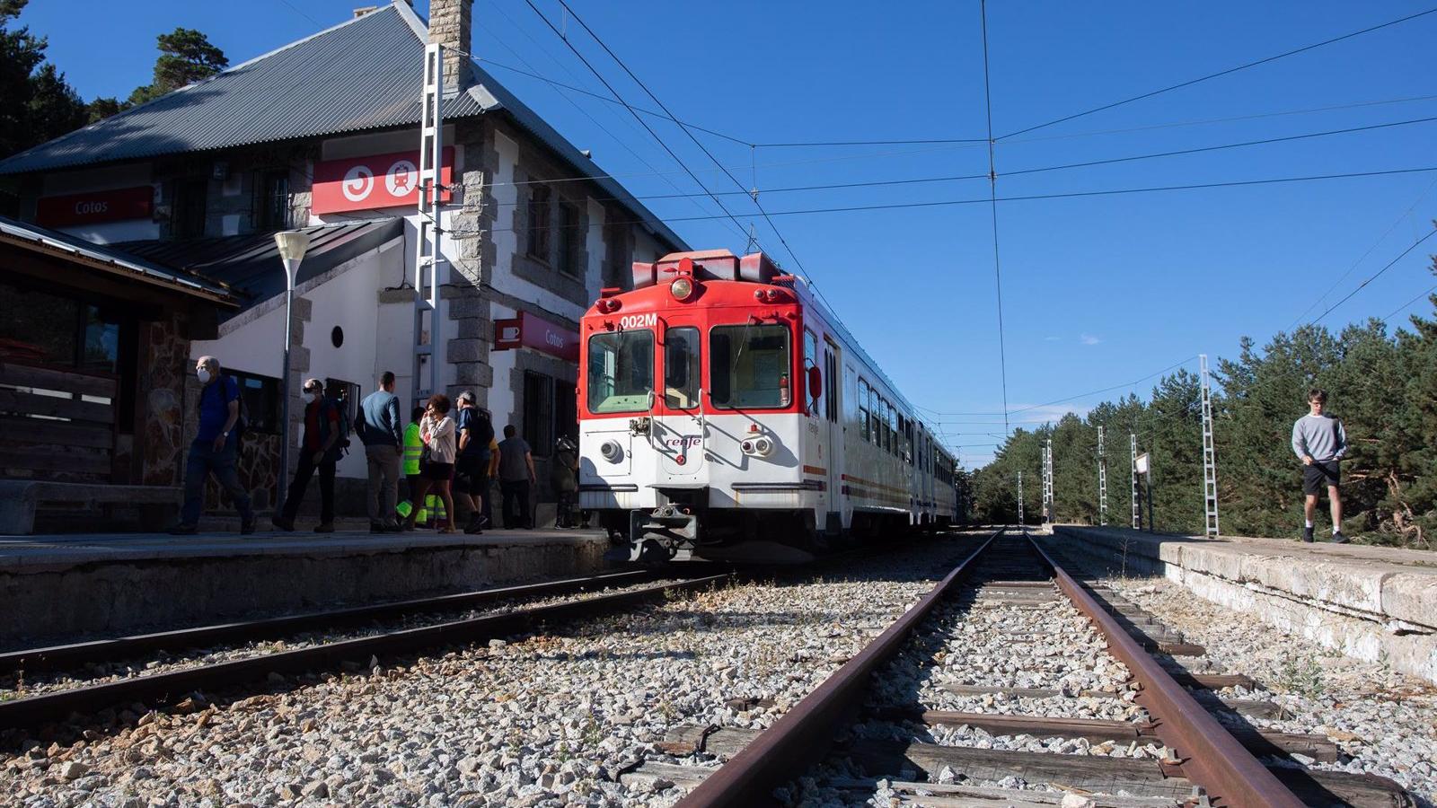Adif renovará la catenaria y suprimirá el bloque telefónico entre Cercedilla y Cotos