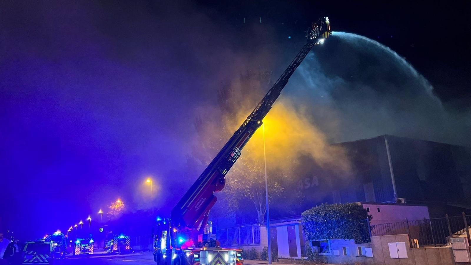 Controlado un incendio sin heridos en una nave industrial en Fuenlabrada