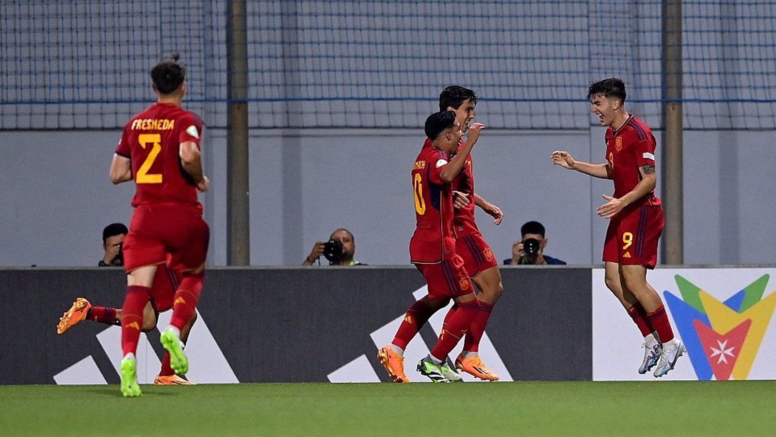 La selección española golea a Grecia en el Europeo sub-19 masculino