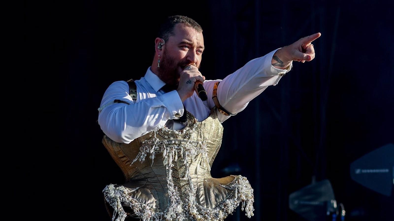 Queens of the Stone Age mandan a golpe de rock y Sam Smith predica libertad en Mad Cool