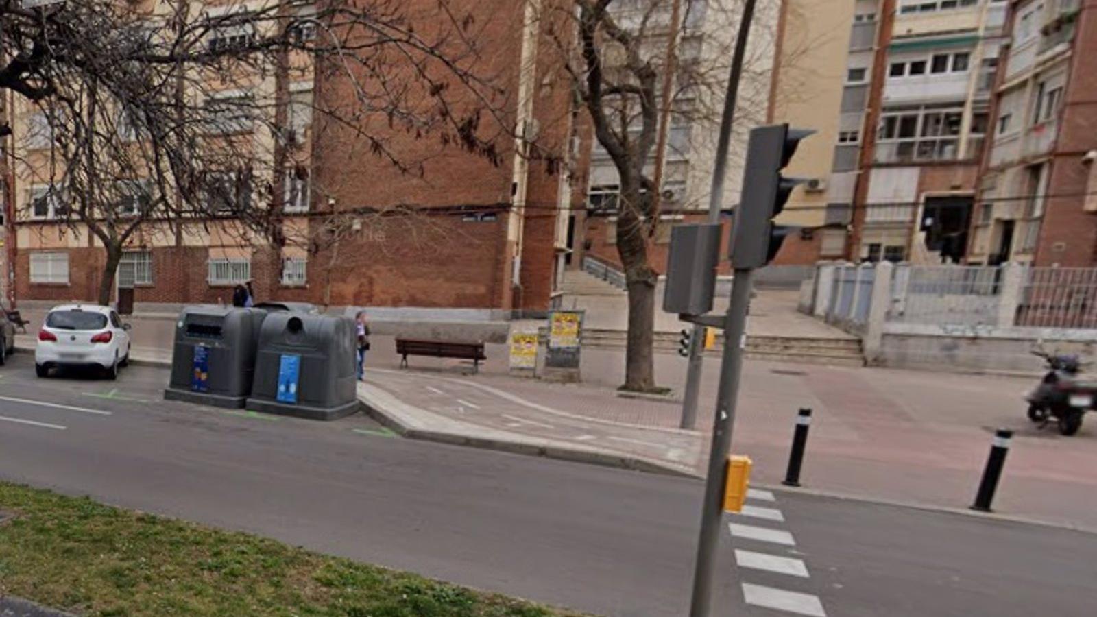 Buscan al autor de los disparos contra un 'alunicero' en La Elipa, que se recupera en el hospital