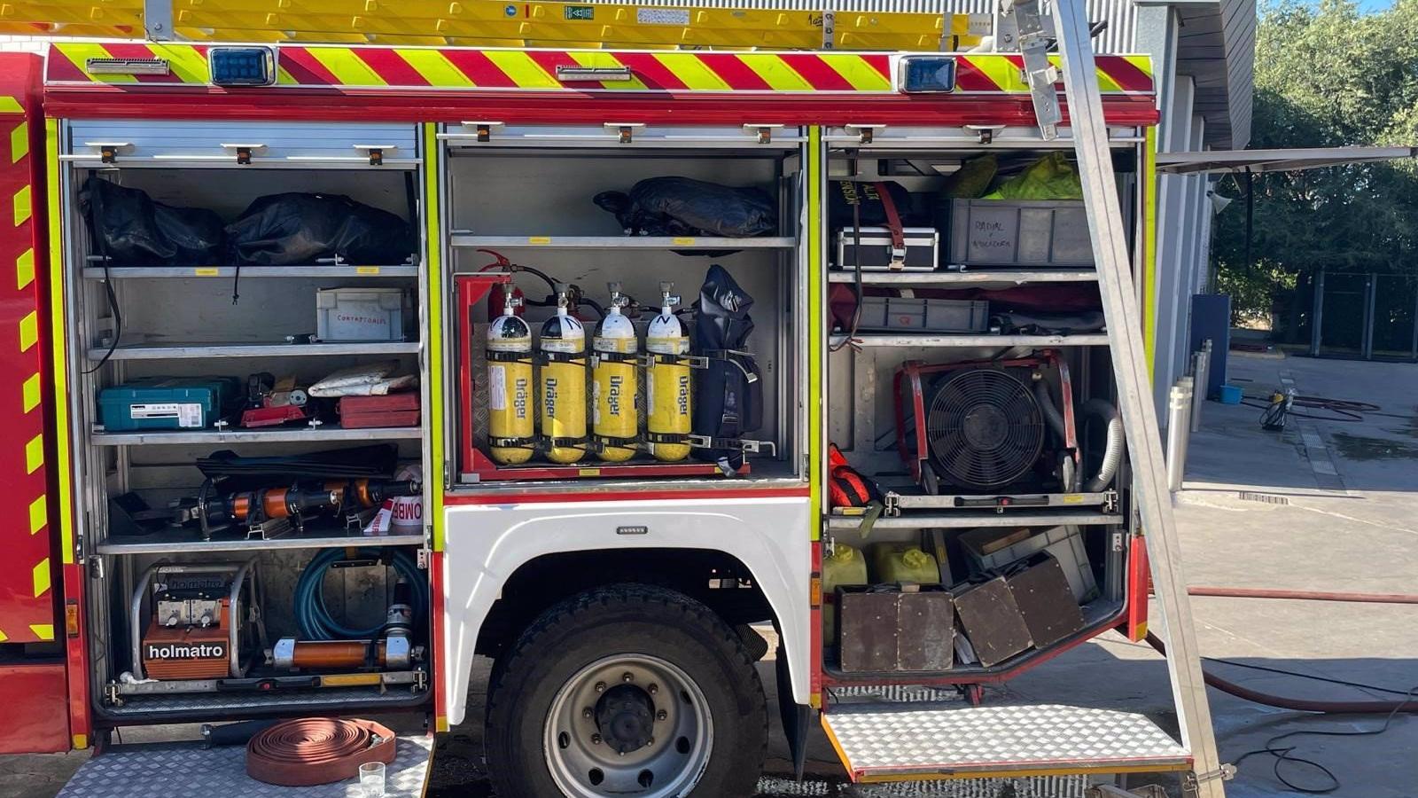 Un incendio de pasto genera columna de humo en las proximidades de la M-40 de Madrid