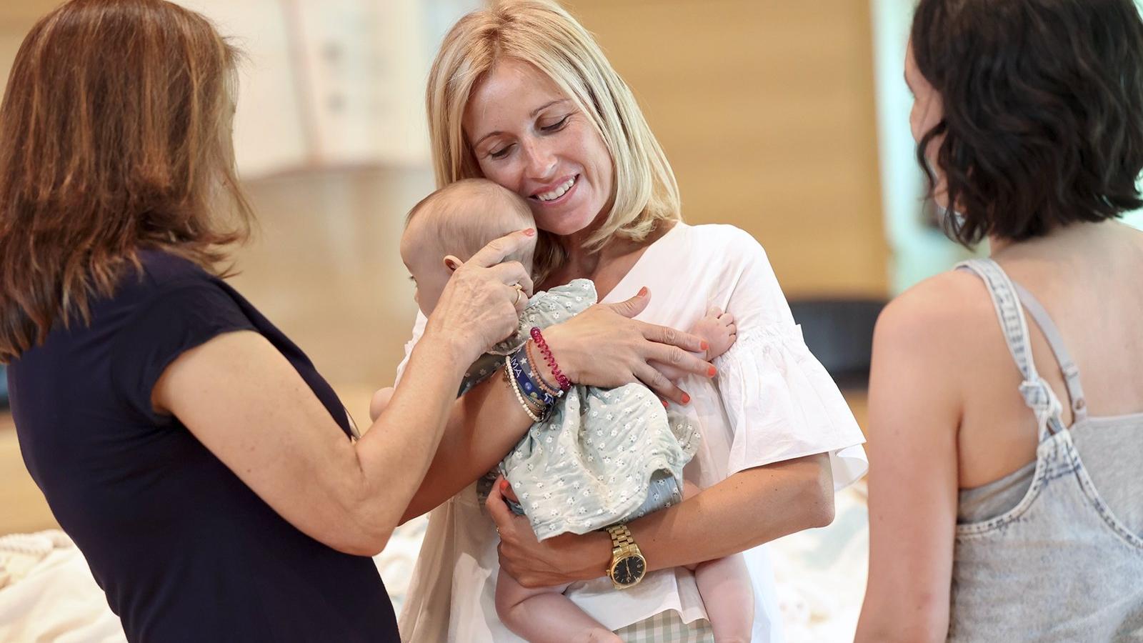 Alcobendas regala una canastilla para dar la bienvenida a 60 bebés nacidos durante este año