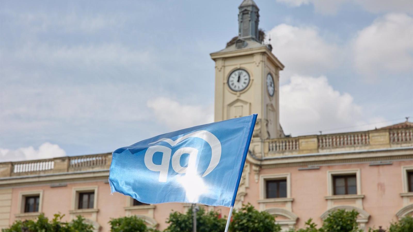 El PP se impone en 158 municipios de la región, el PSOE en 19 y Sumar vence en dos El PP se impone en 158 municipios de la región, el PSOE en 19 y Sumar vence en dos