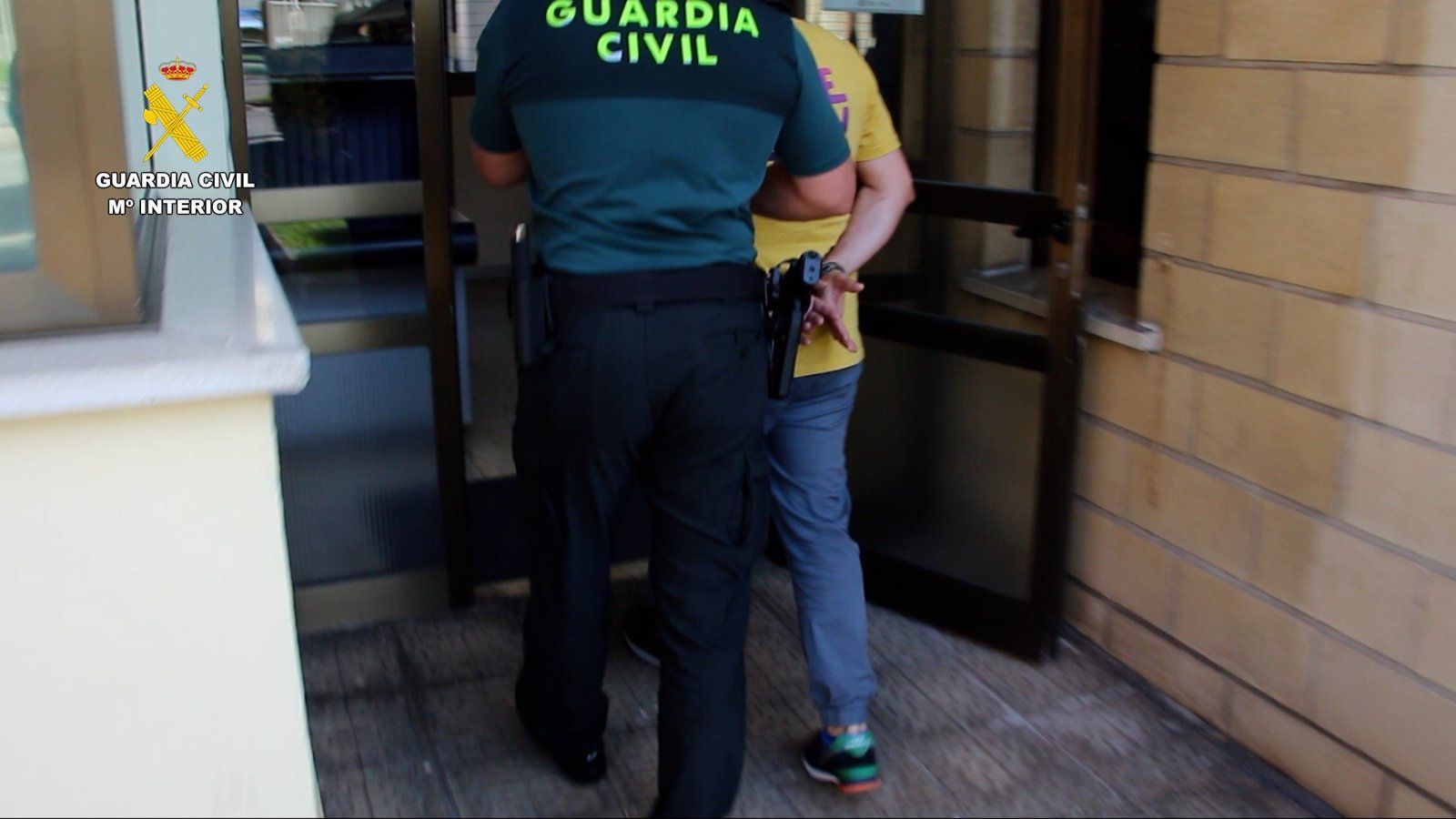 Un centenar de detenidos en Madrid y Barcelona por estafar más de un millón de euros con SMS fraudulentos