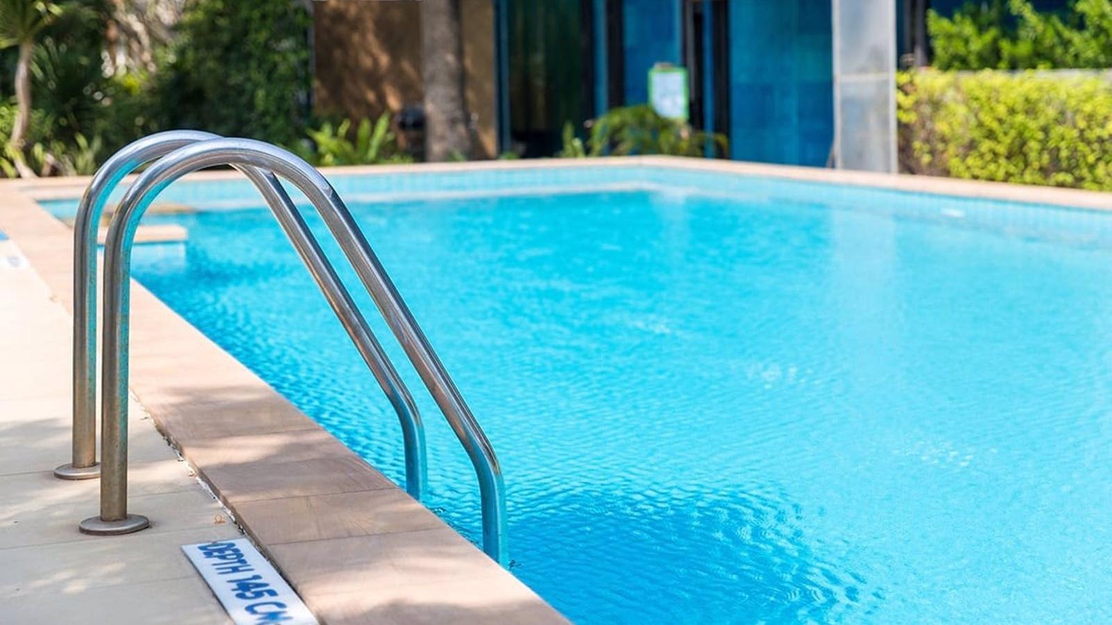 En estado muy grave una mujer de 68 años que se encontraba sumergida en una piscina en Alcalá de Henares