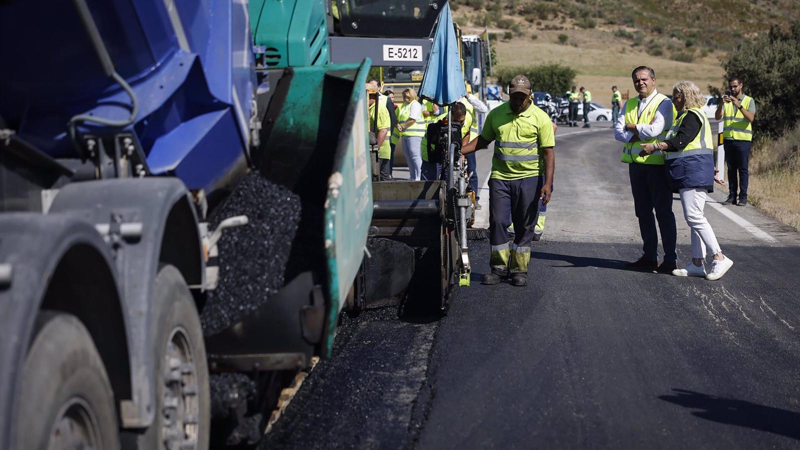 La Comunidad invierte 20 millones en la mejora del firme de 200 kilómetros de carreteras repartidas en 60 municipios