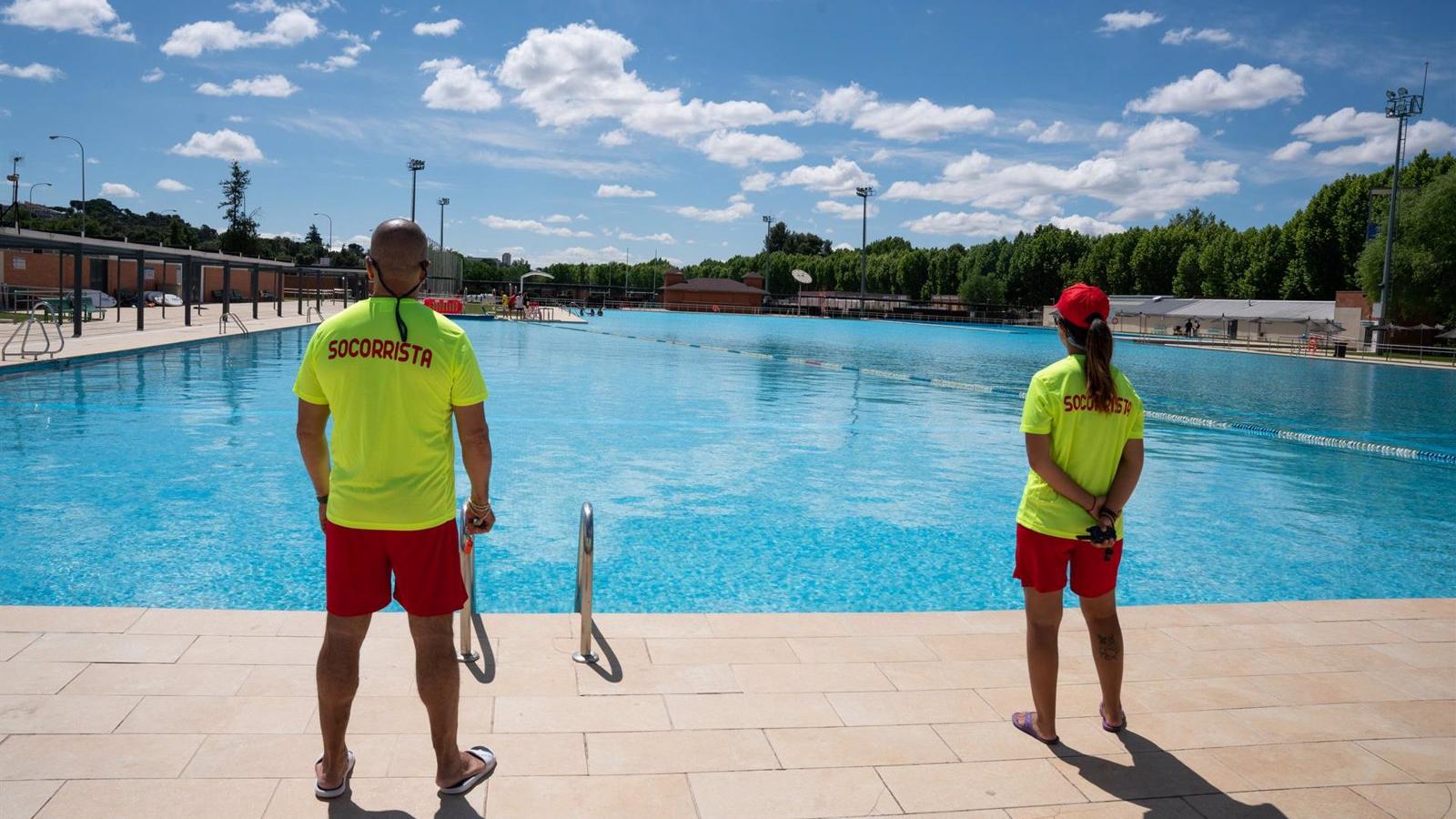 El Gobierno regional reitera la importancia de extremar la precaución para evitar insolaciones y accidentes en piscinas