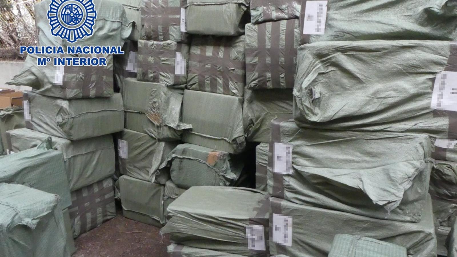 La Policía interviene en una nave Leganés productos falsificados de marcas de lujo por valor de diez millones