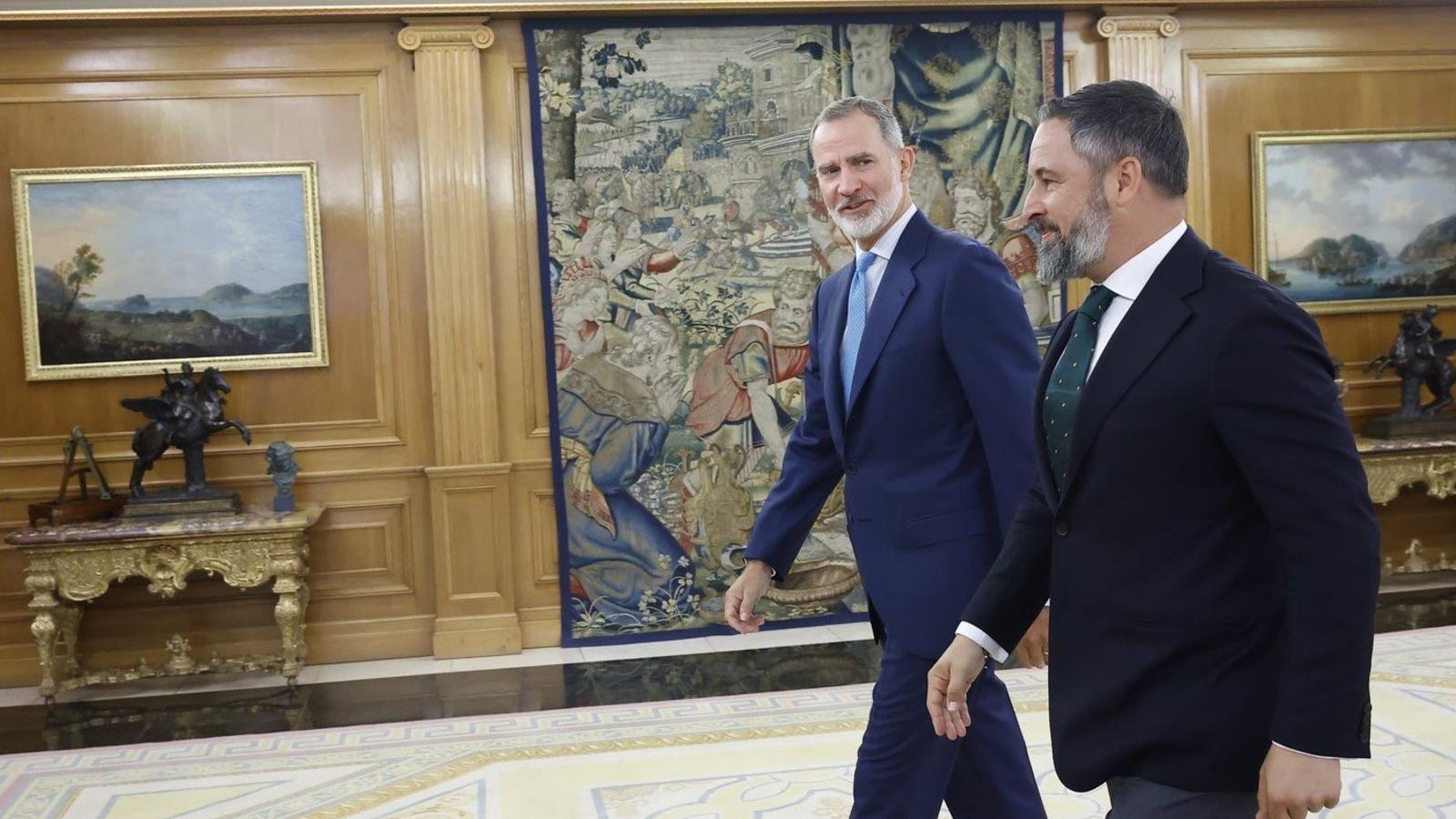 Abascal traslada al Rey su apoyo a la investidura de Feijóo "condicionado" a que el PP no ayude al cordón sanitario