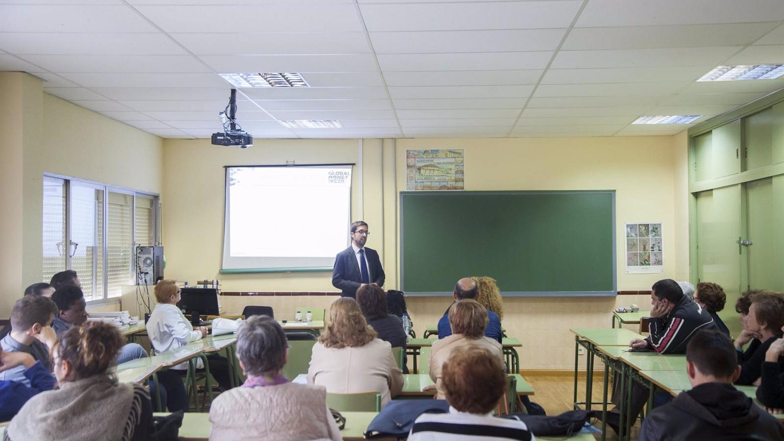 Conferencias de arte, cursos de inglés o rutas por Madrid, entre las actividades formativas de Majadahonda para adultos