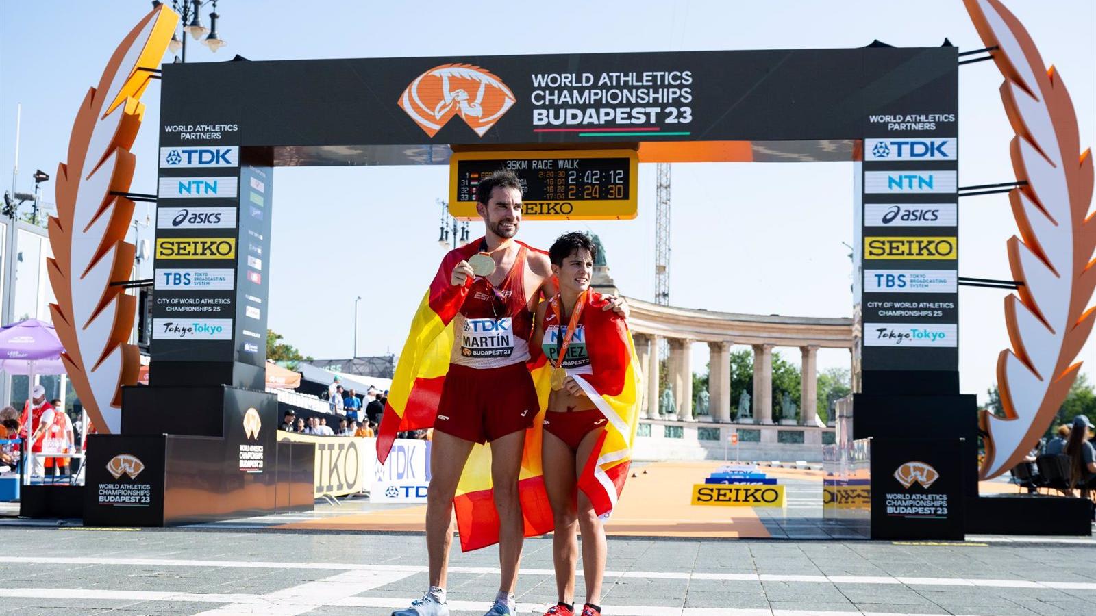 María Pérez y Álvaro Martín logran un doblete histórico en 35 kilómetros marcha