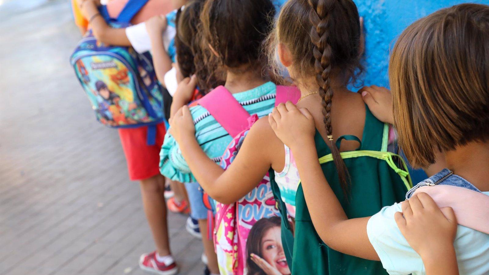 Dos rutas de camino escolar con monitores guiarán a los alumnos al CEIP Virgen de la Encima en Hoyo de Manzanares