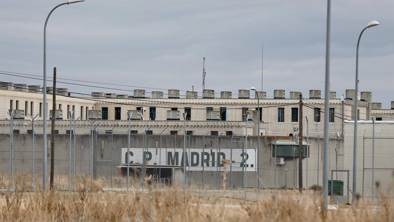 Desalojan el módulo de aislamiento de Alcalá-Meco tras incendiar un colchón un reo que quiso fugarse el sábado