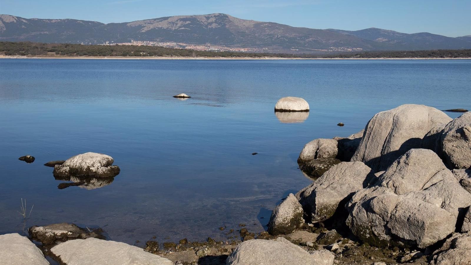 La Comunidad garantiza que en todo momento el agua ha sido potable pese a detectarse malos olores en el oeste