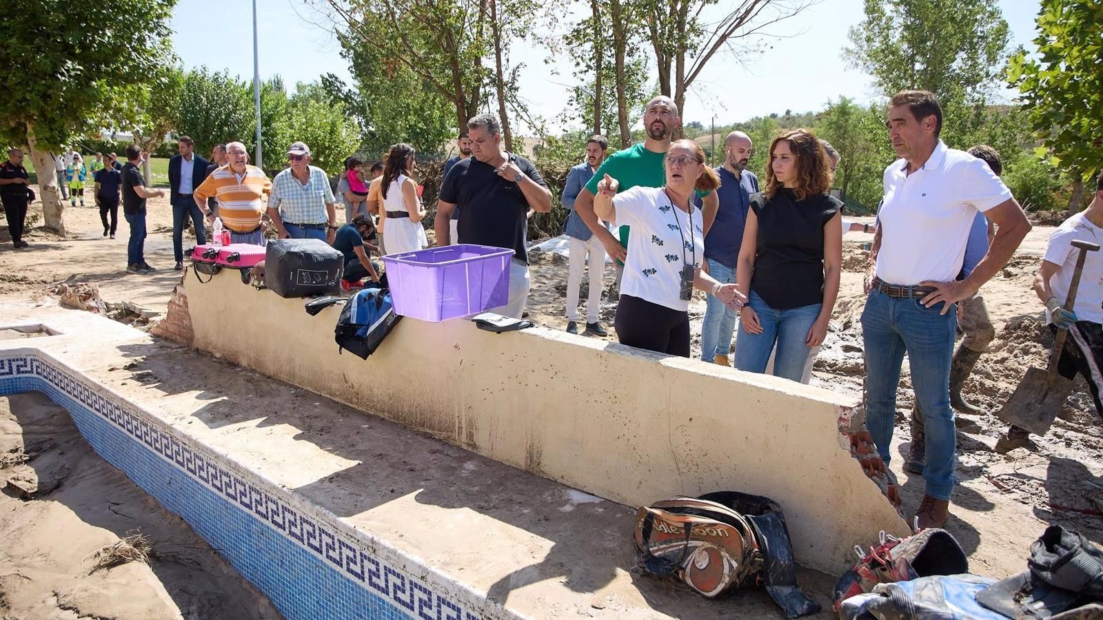 Ayuso supervisa las labores de recuperación de las zonas más afectadas por la DANA Ayuso supervisa las labores de recuperación de las zonas más afectadas por la DANA