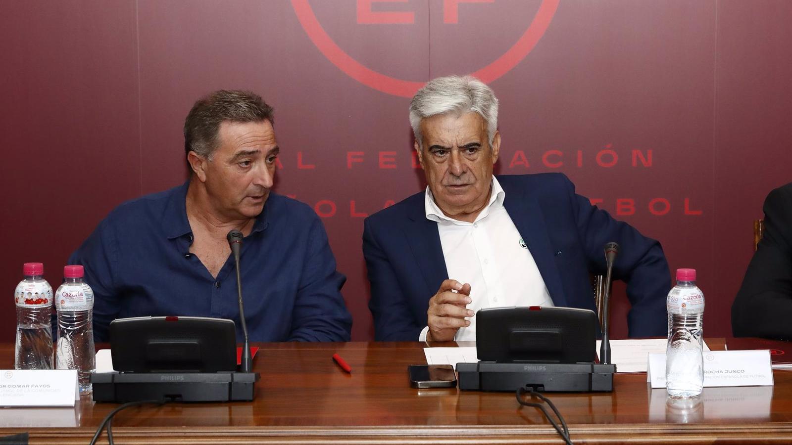 La RFEF pide "disculpas al fútbol mundial y a la sociedad" por el "comportamiento inaceptable" de Rubiales La RFEF pide "disculpas al fútbol mundial y a la sociedad" por el "comportamiento inaceptable" de Rubiales