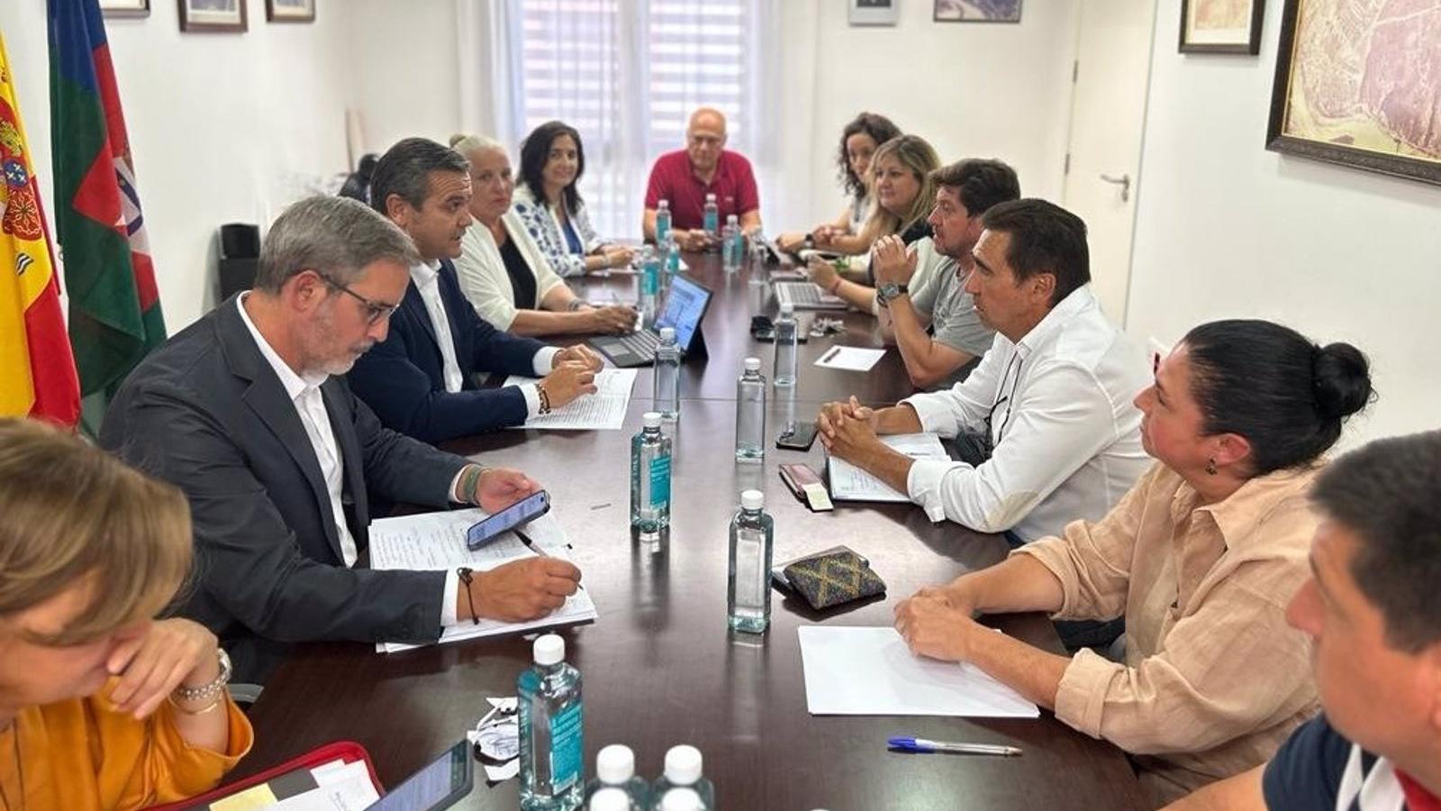 Rodrigo se reúne con los municipios afectados por la DANA para informarles sobre la reconstrucción de sus infraestructuras