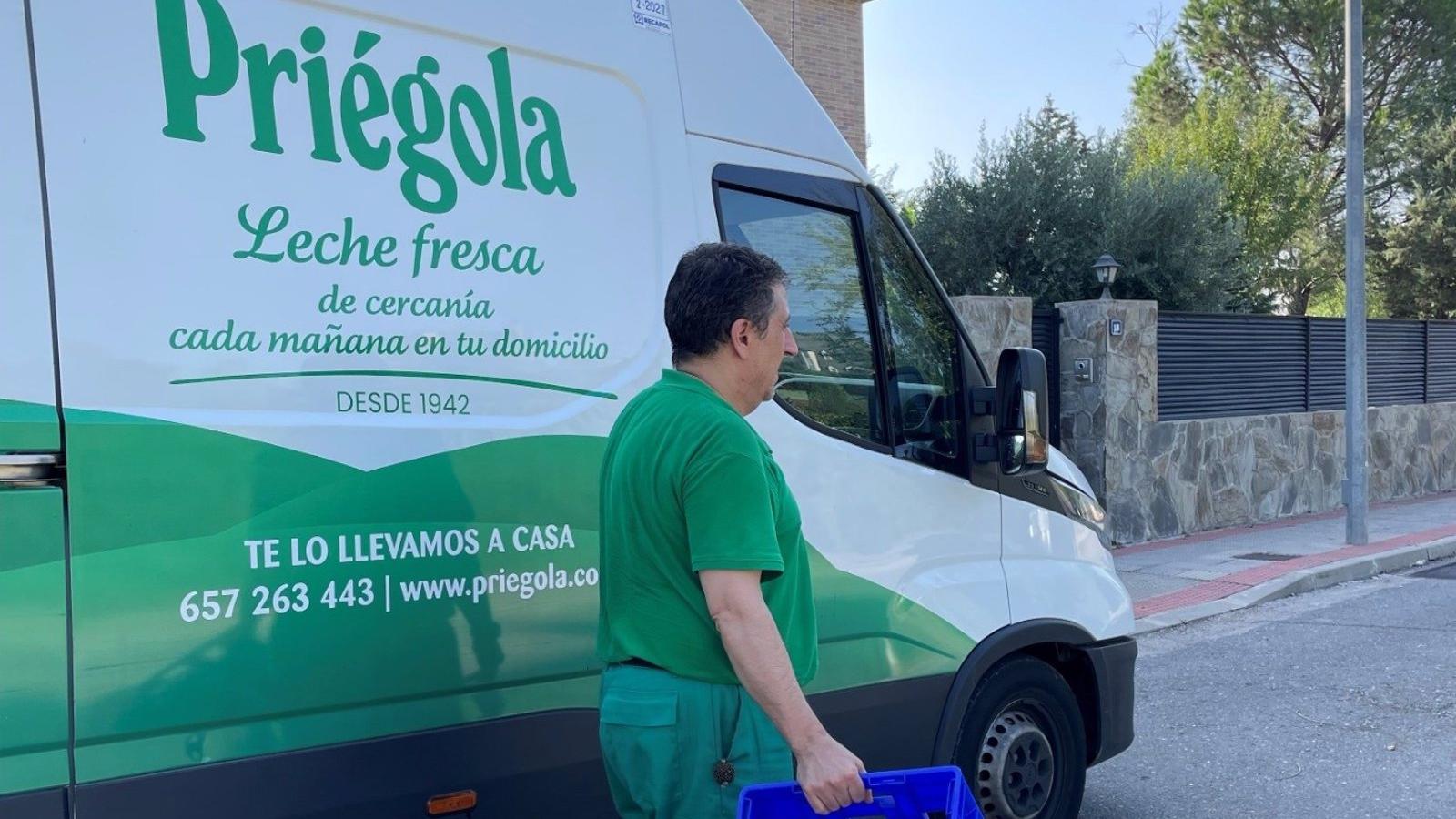 Priégola cumple 80 años en los hogares de Madrid con su leche fresca de cercanía