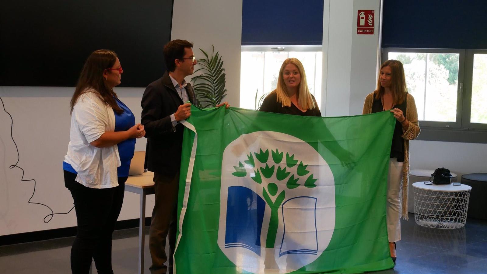 Ocho centros escolares de Las Rozas renuevan sus Banderas Verdes de la Red de Ecoescuelas Ocho centros escolares de Las Rozas renuevan sus Banderas Verdes de la Red de Ecoescuelas