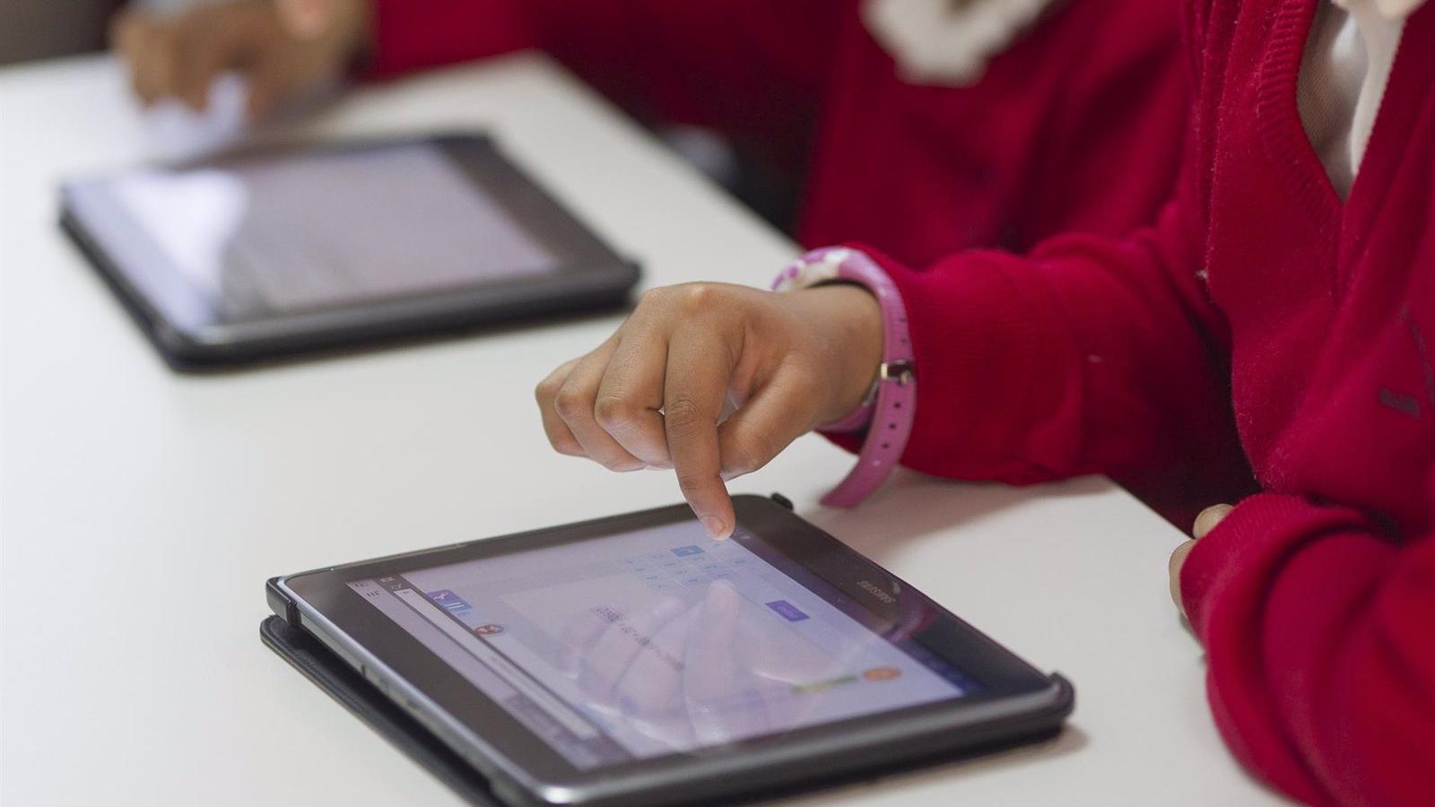 La comunidad educativa pide unidad para enseñar a los alumnos un uso responsable de la IA tras los montajes de menores