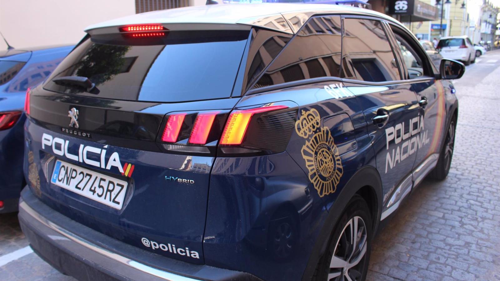 Tres detenidos por robar a punta de pistola un camión con material informático en Usera