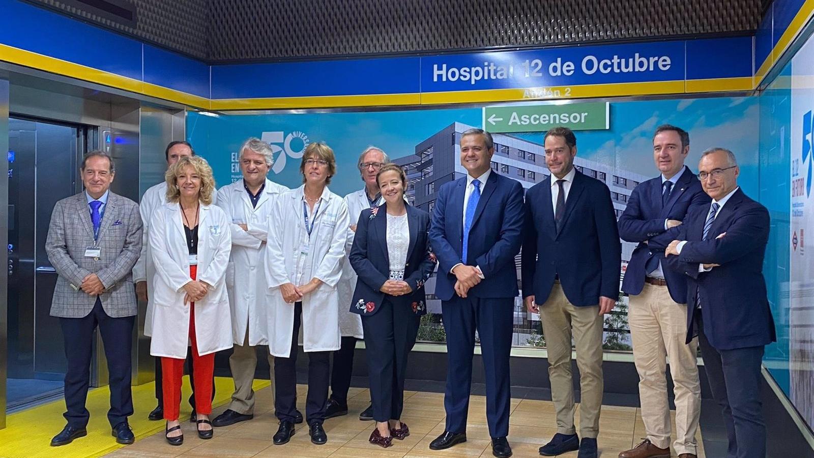 Textos e imágenes de los hitos del Hospital 12 de Octubre decoran la estación de Metro bautizada con su nombre