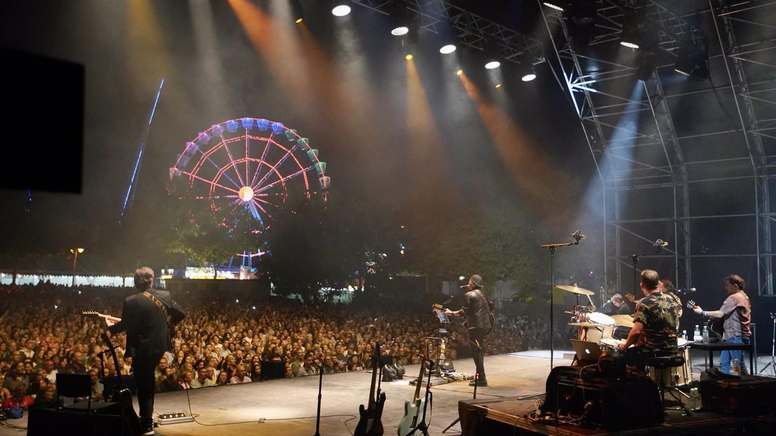 Cerca de 20.000 vecinos de Las Rozas disfrutaron de la música de Los Secretos, Dani Fernández y Loquillo por San Miguel