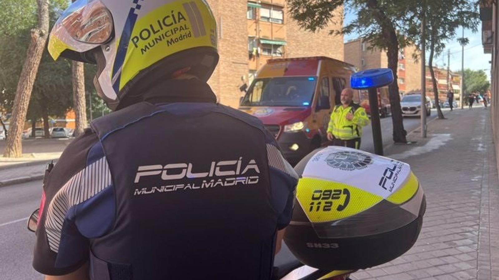 Herido grave un hombre arrollado por un autobús cuando cruzaba un paso de peatones en Usera
