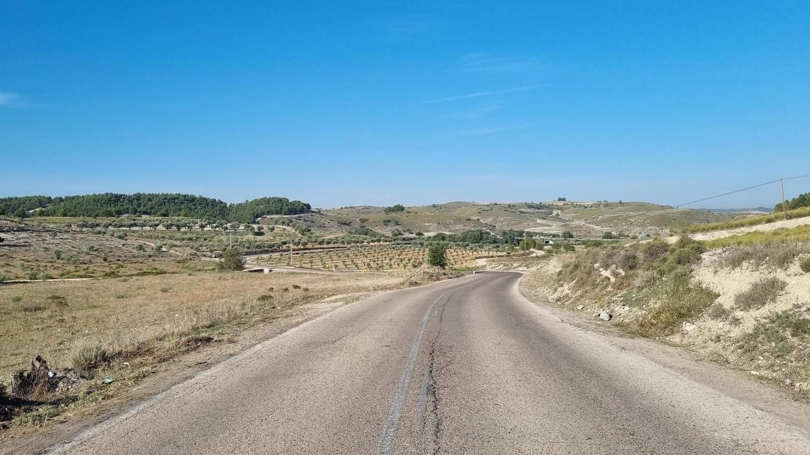 El Ayuntamiento de Arganda desbroza &quot;en profundidad&quot; la carretera de Morata &quot;por primera vez en años&quot;