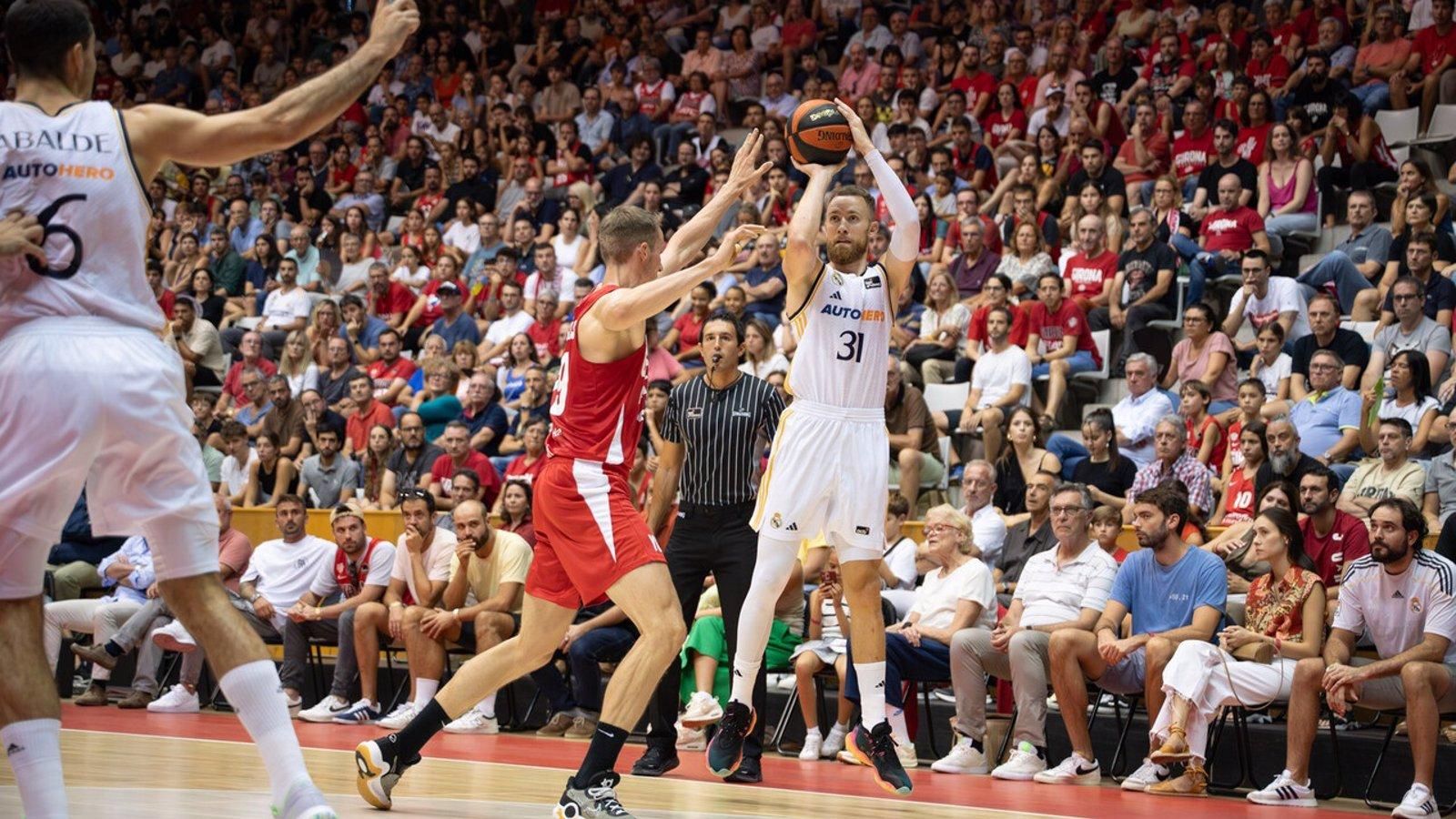 El Real Madrid se queda solo en cabeza y el Barça remonta al Andorra